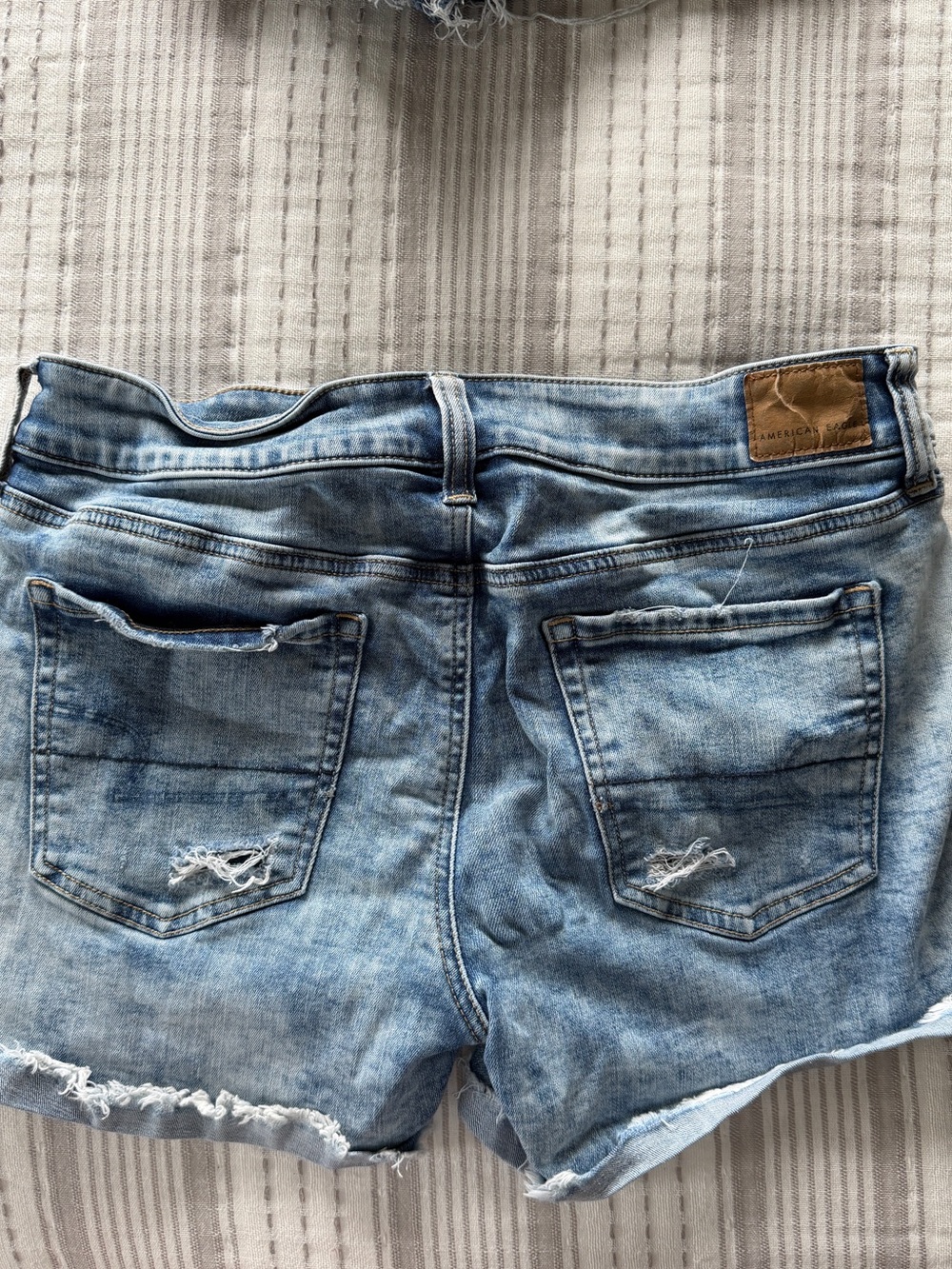 American Eagle Outfitters Light Wash Distressed Denim Shorts - Picture 2 of 2